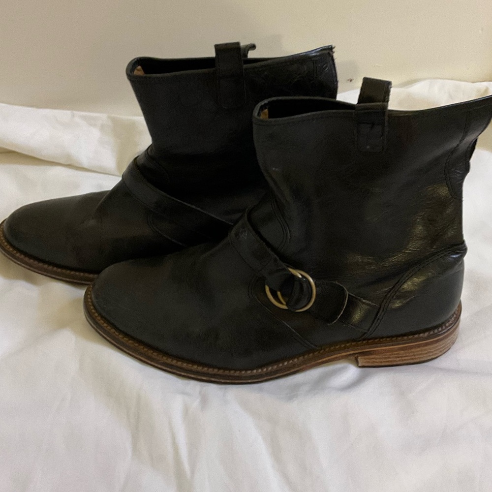 ❌ J. Shoes Leather Boots